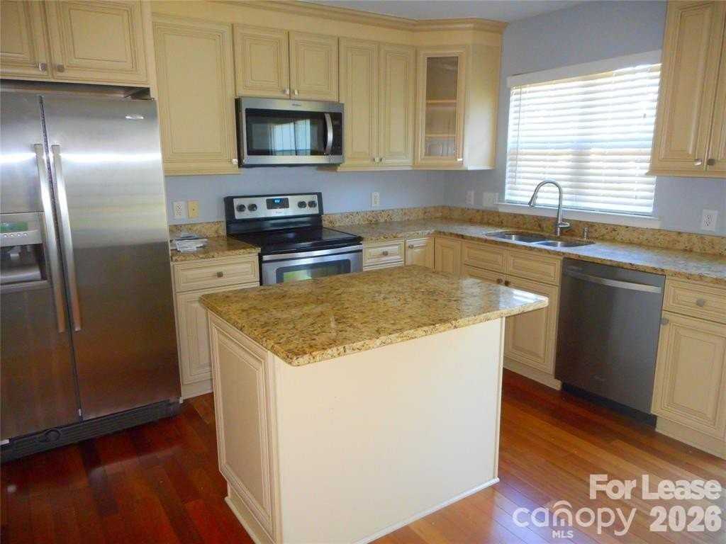 9205 Bellegarde Dr - Photo 6 of 26