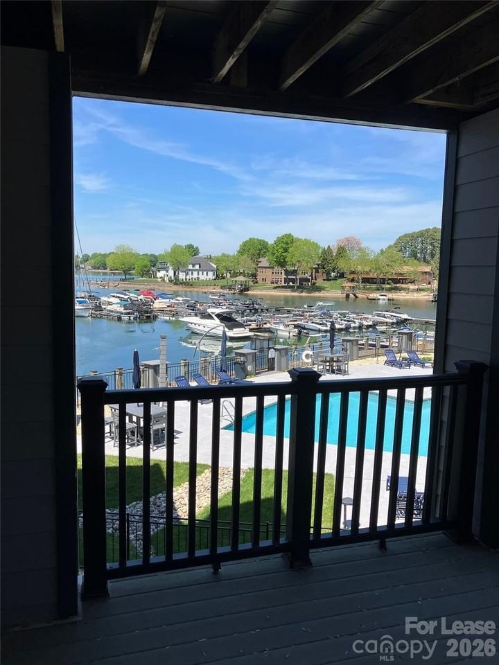 18809 Vineyard Point Ln - Photo 2 of 14