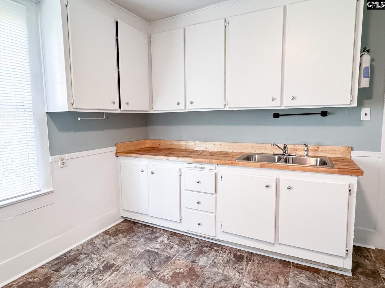 232 Michaelmas Ave - Photo 5 of 13