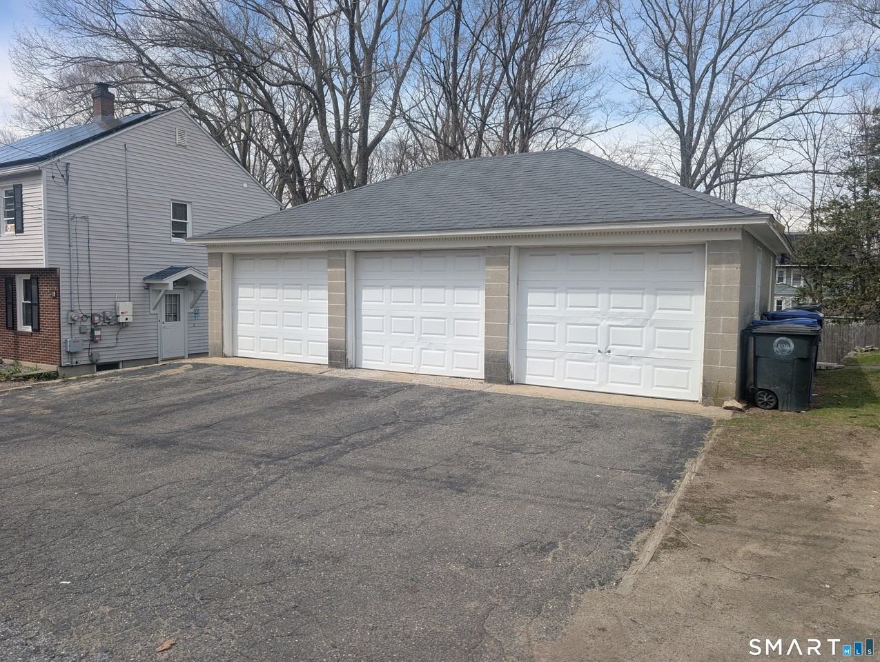 226 Hillside Ave 2nd Fl - Photo 3 of 7