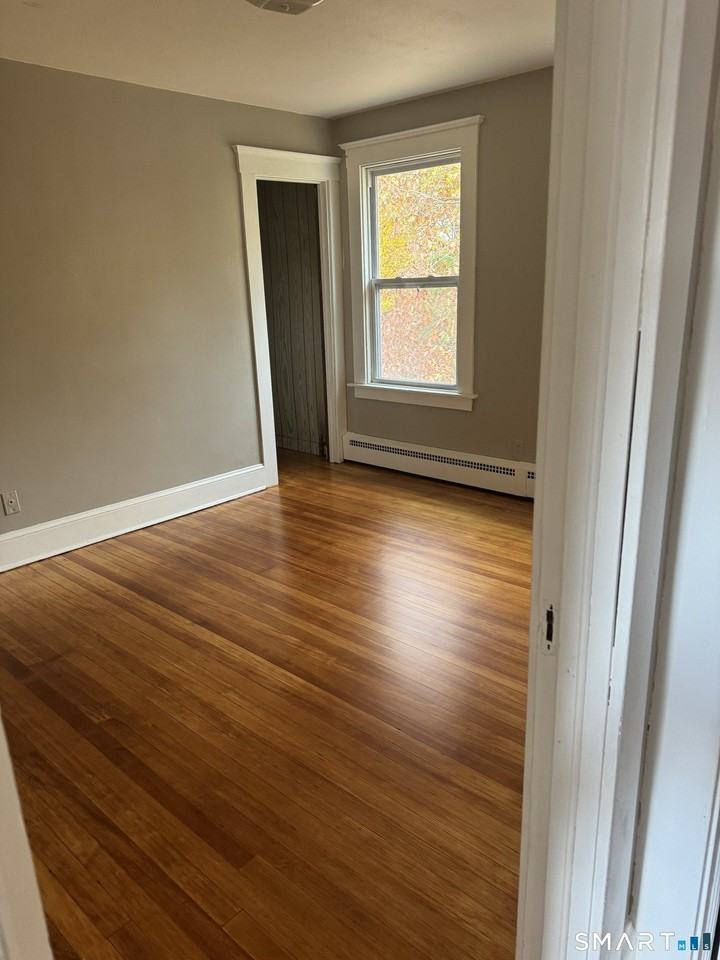 226 Hillside Ave 2nd Fl - Photo 6 of 7