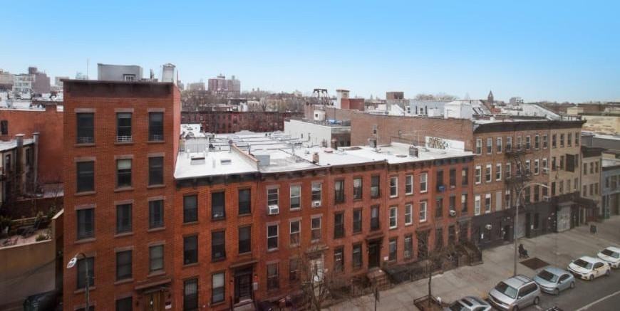 550 Vanderbilt Ave - Photo 5 of 10