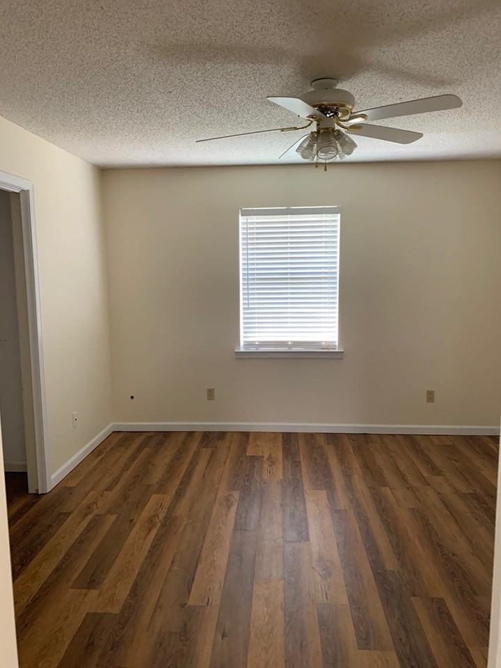 2310 Creekwood Dr - Photo 5 of 9