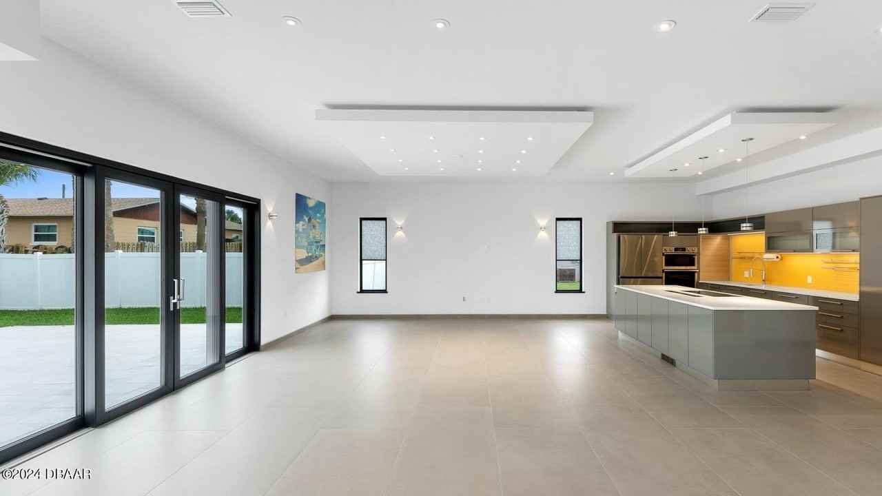 3001 John Anderson Dr - Photo 5 of 30