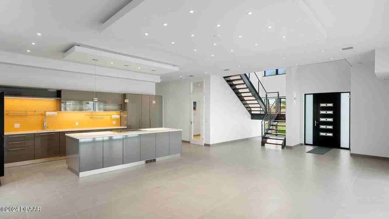 3001 John Anderson Dr - Photo 6 of 30