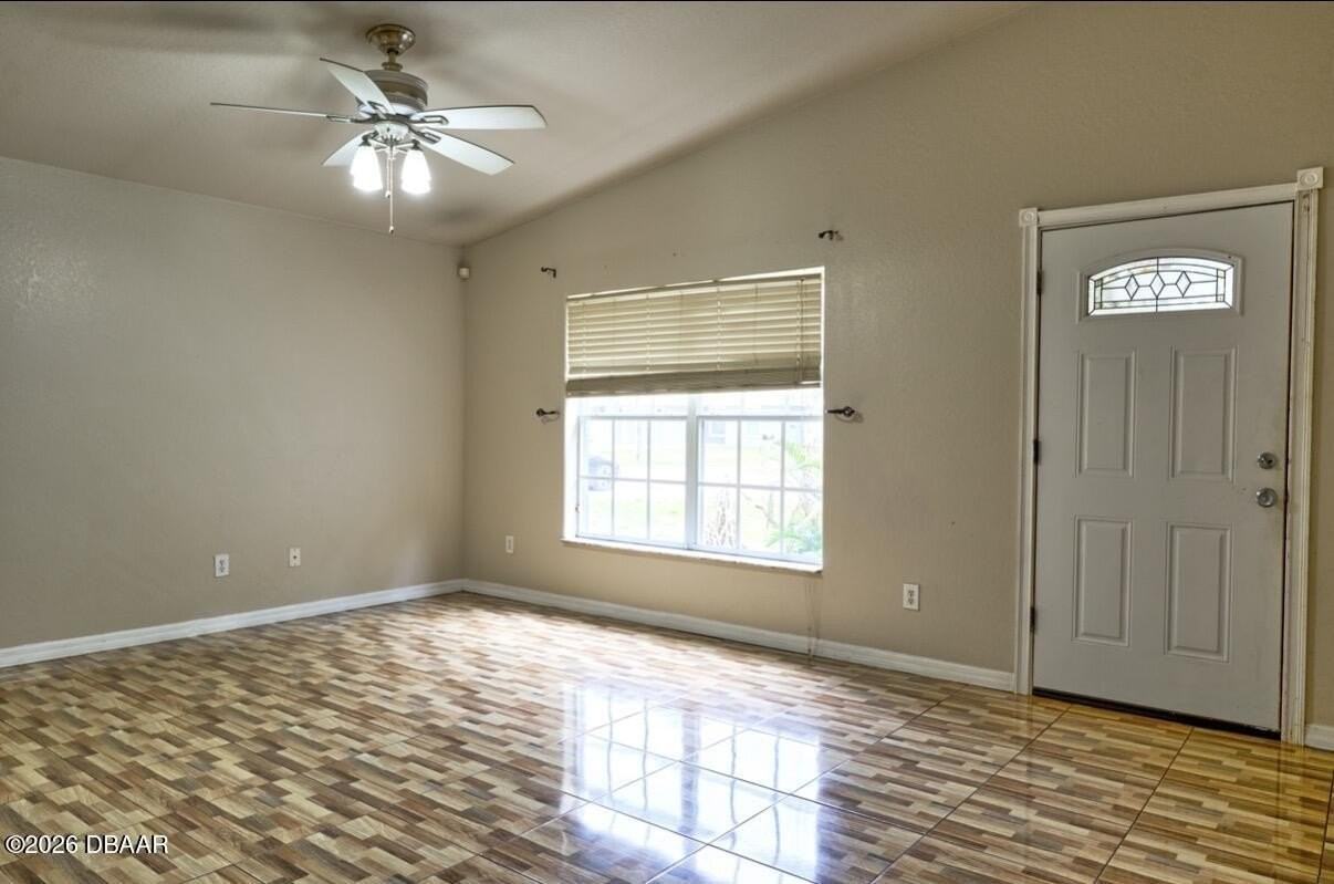 614 Florence St - Photo 4 of 18