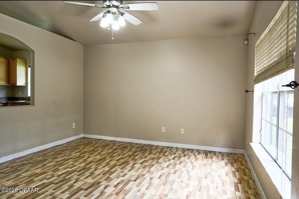 614 Florence St - Photo 5 of 18