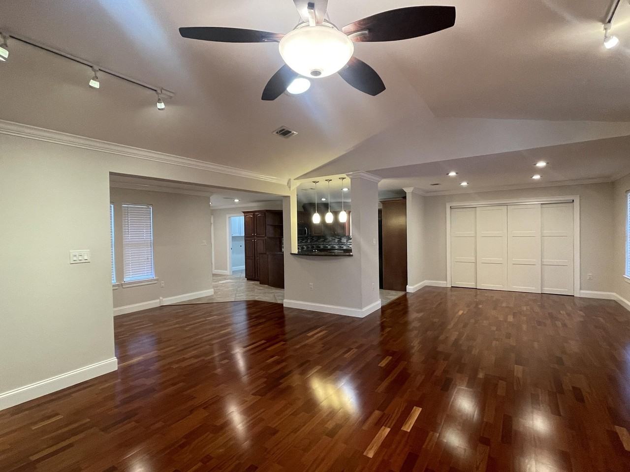 1624 Oakmont Cir - Photo 3 of 21