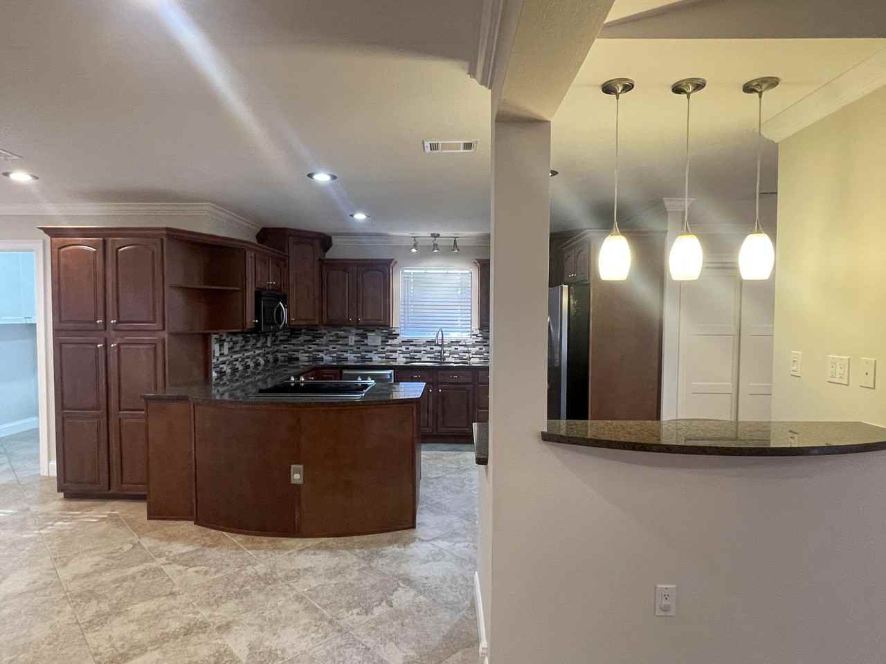 1624 Oakmont Cir - Photo 5 of 21