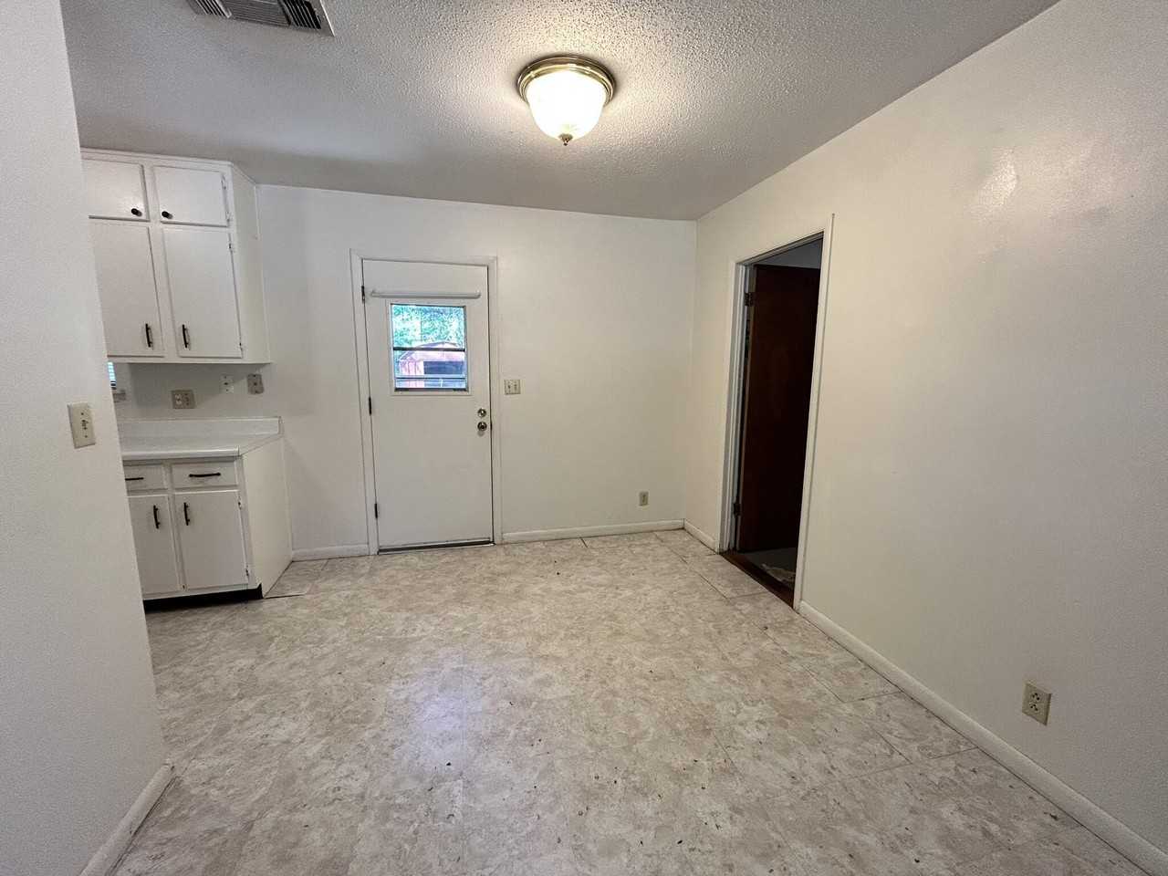 205 Powell Dr - Photo 5 of 12