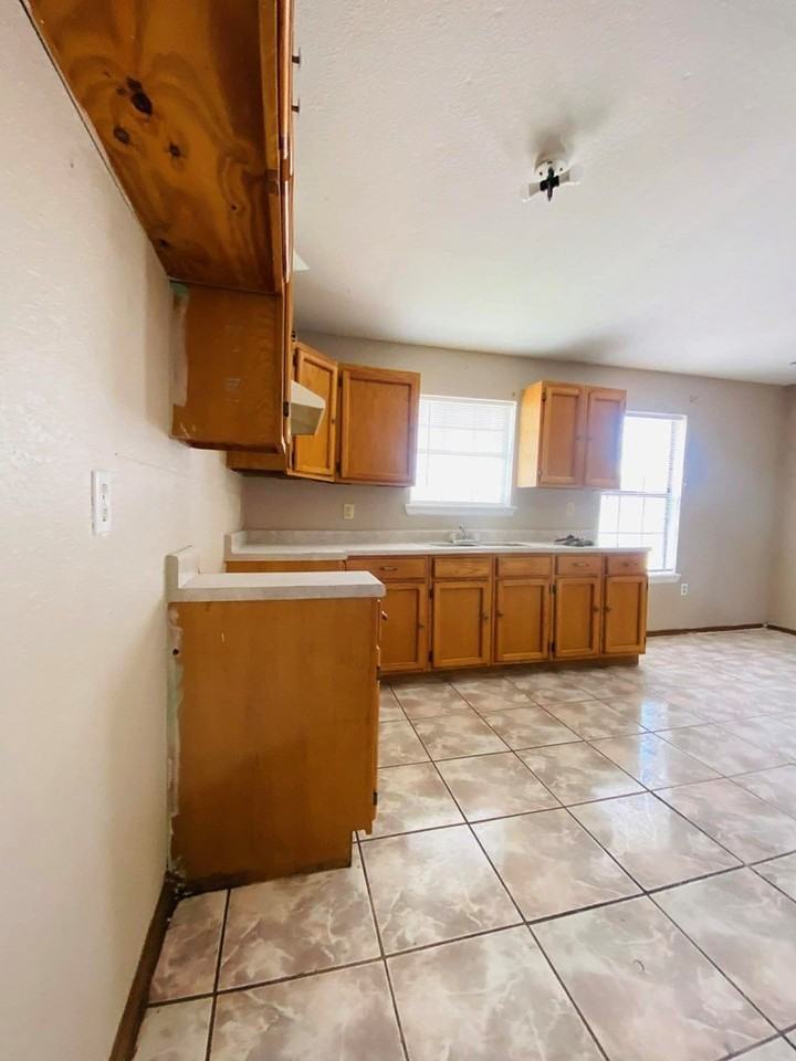 1440 Fallow Ln - Photo 3 of 16