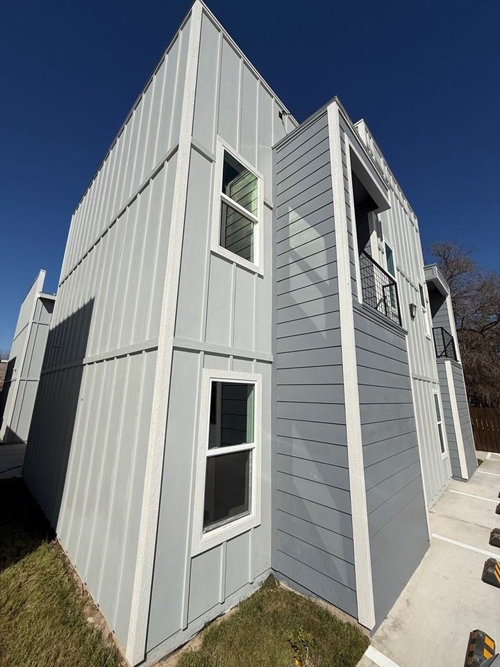 475 Jefferson St - Photo 2 of 13