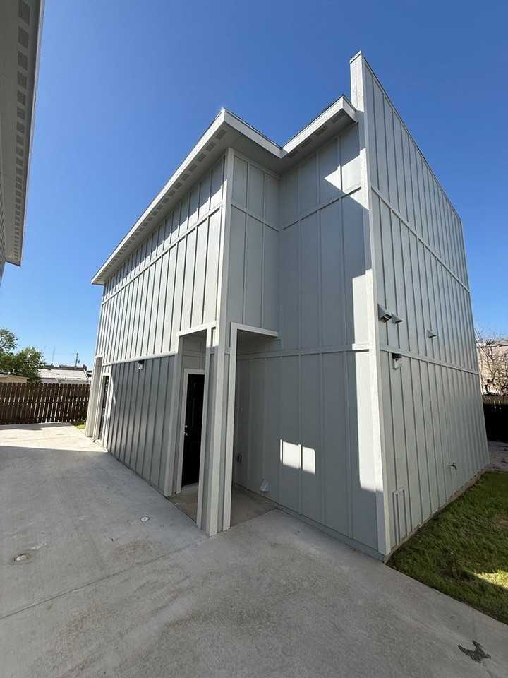 475 Jefferson St - Photo 3 of 13