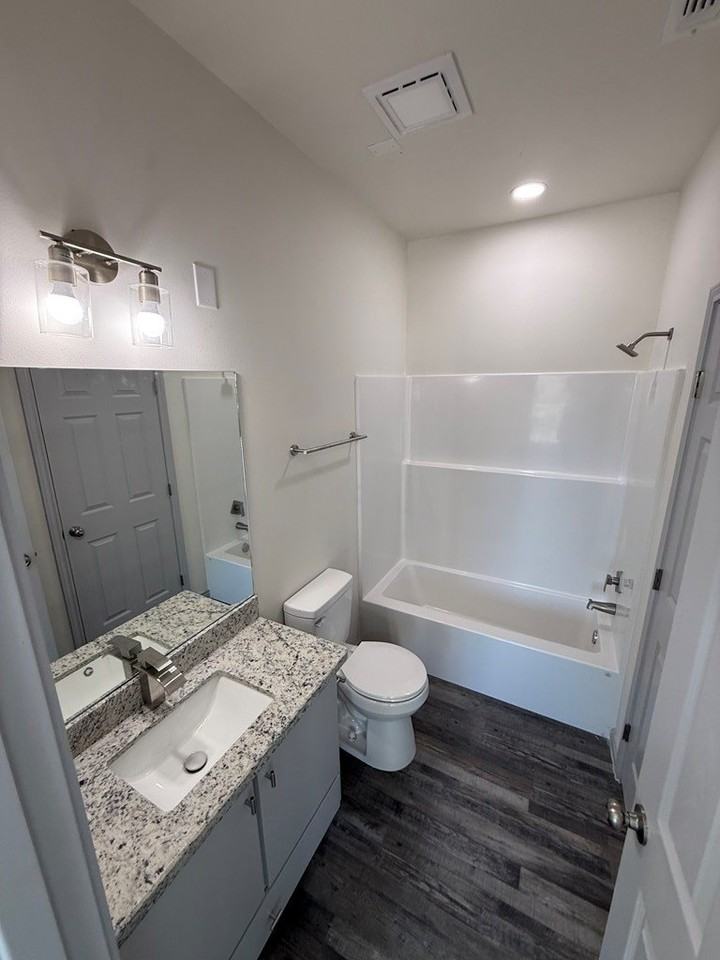 475 Jefferson St - Photo 4 of 13