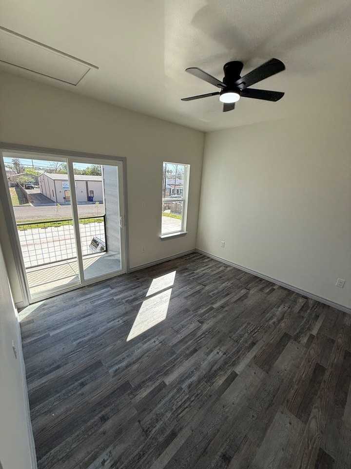 475 Jefferson St - Photo 5 of 13