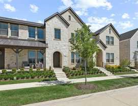 320 Parkside Dr - Photo 1 of 1