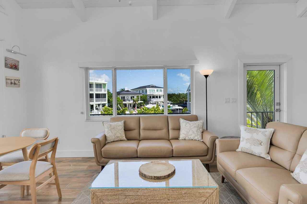 218 Aberdeen Ct - Photo 7 of 50