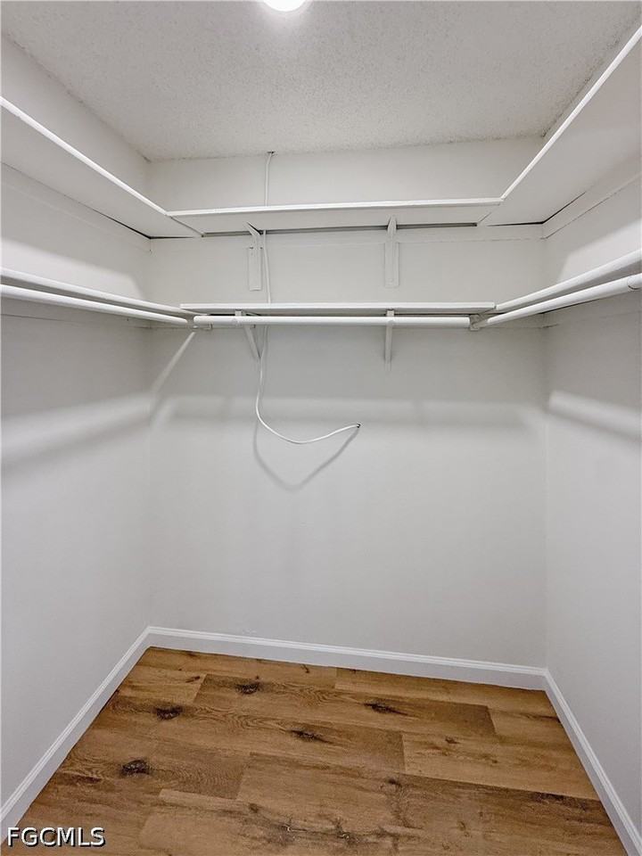 202 2nd St #L - Photo 4 of 15