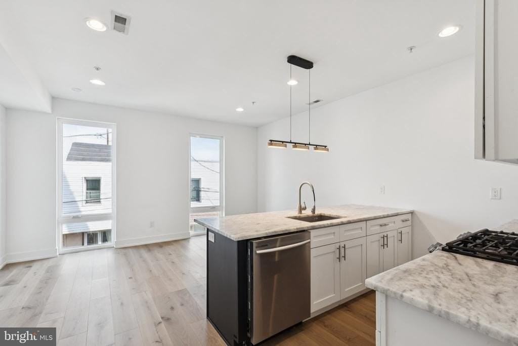 2820 Livingston St - Photo 3 of 28