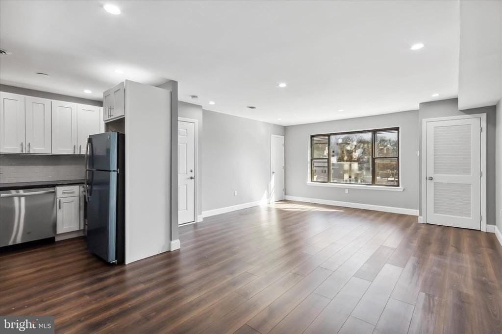 296 Greenough St #2 - Photo 4 of 24