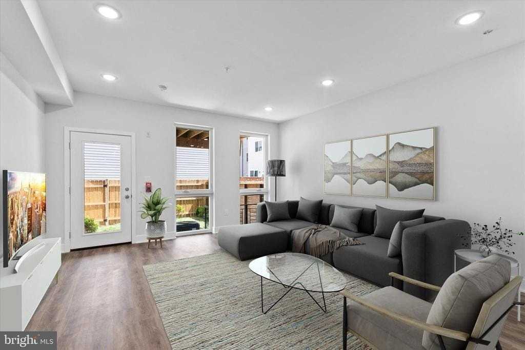 321 W Berks St #1 - Photo 2 of 18