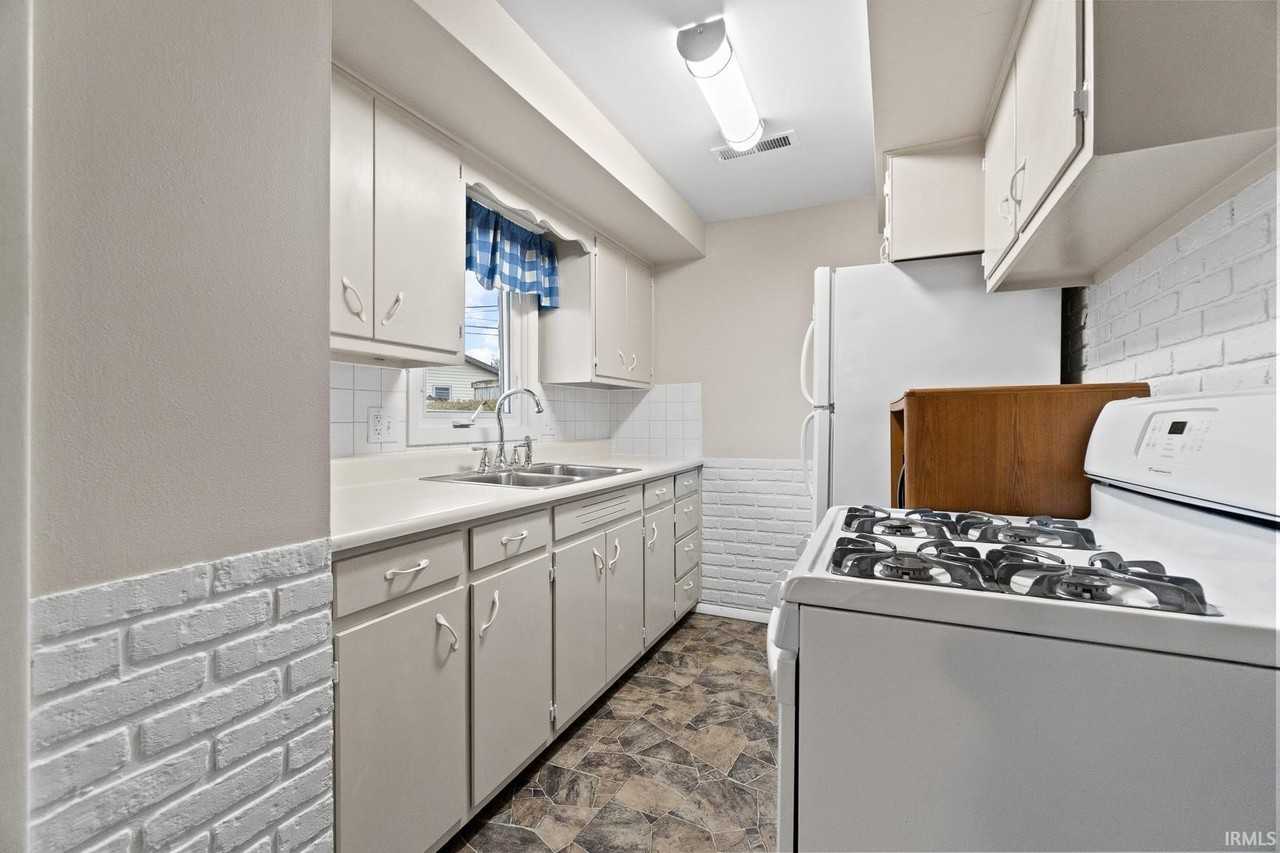 3409 Collegiate Ct - Photo 7 of 27