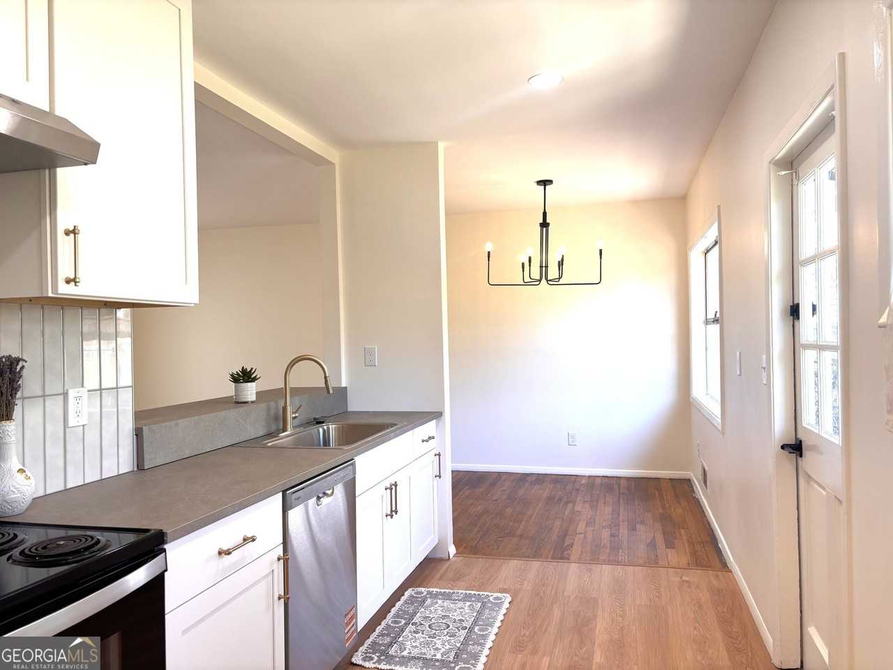 5009 Crowe Dr Se - Photo 5 of 12