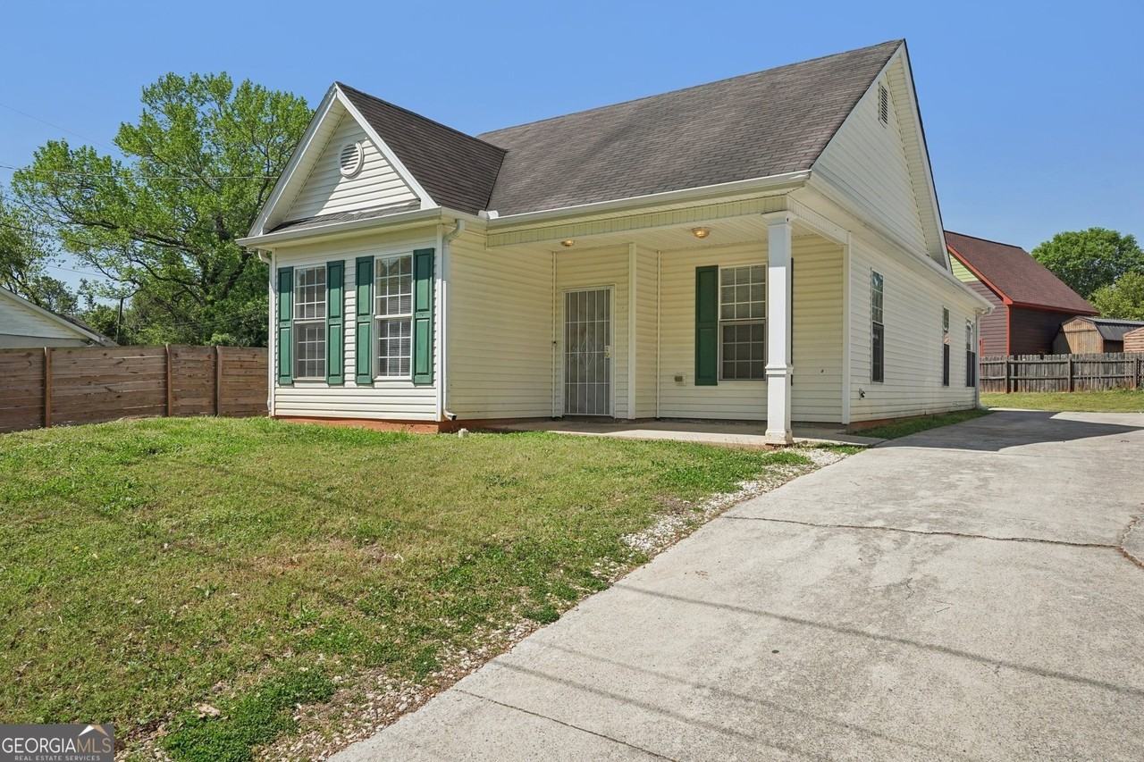 2596 Bates St Se - Photo 5 of 41