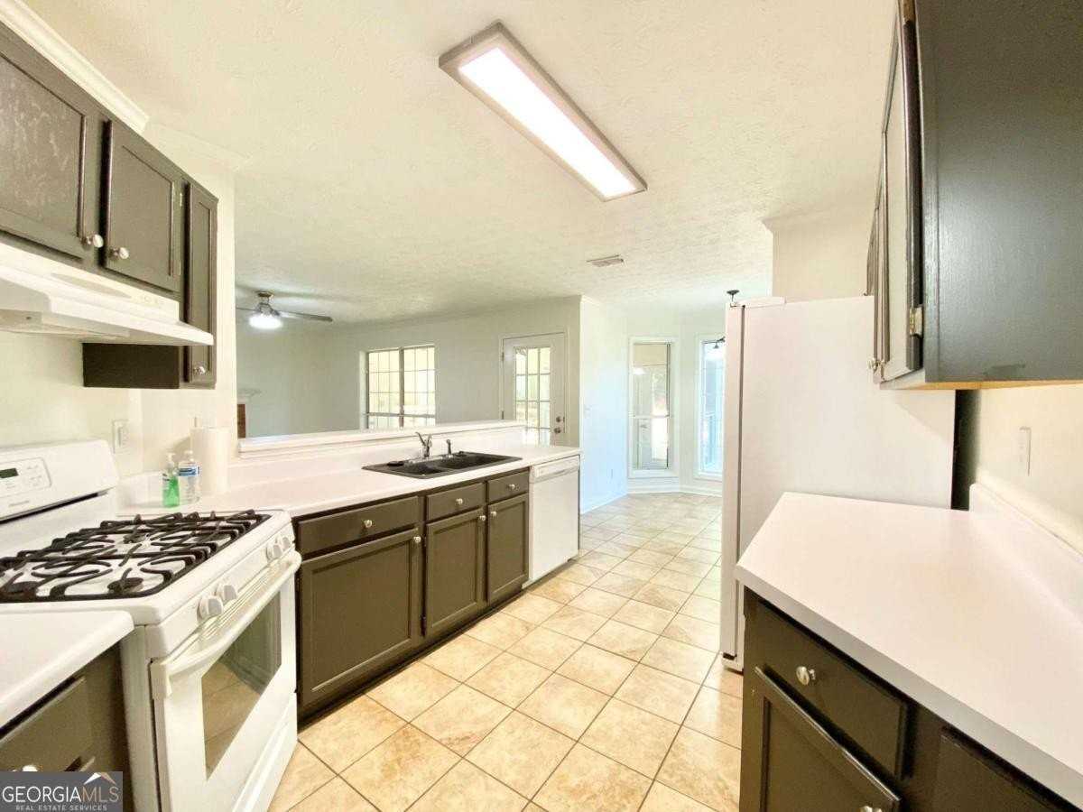 640 Suwanee Lakes Cir - Photo 7 of 26