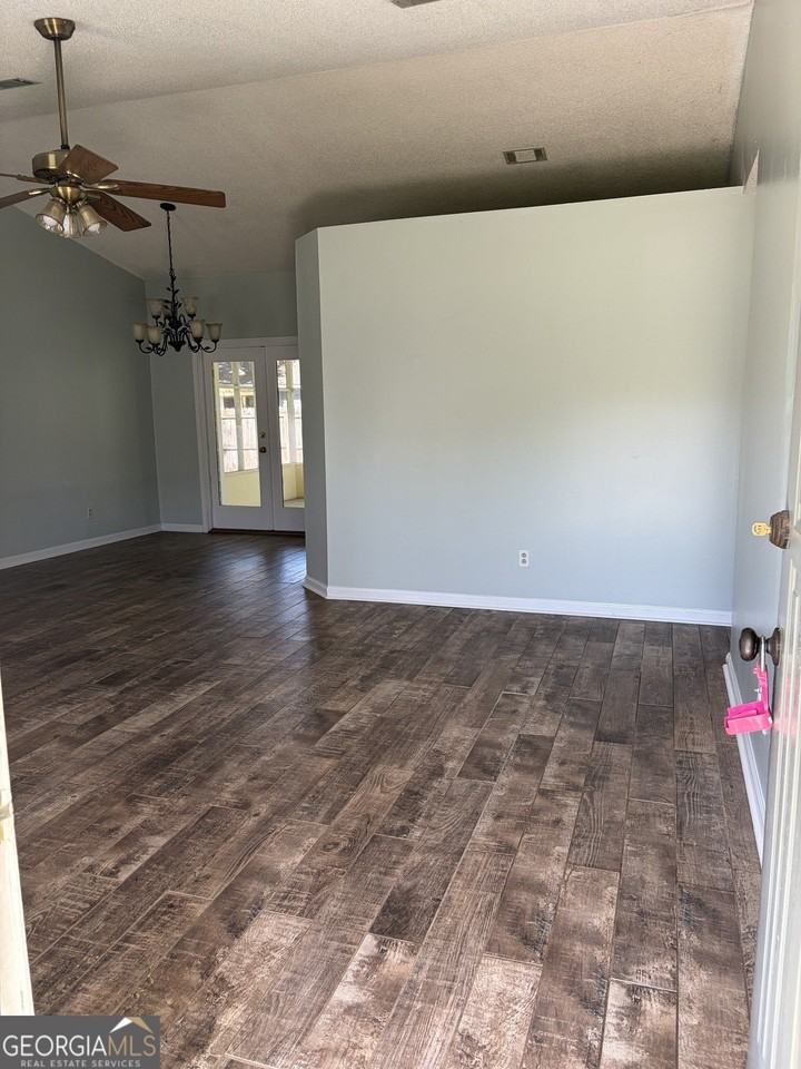 121 Innerlake Ln - Photo 5 of 38