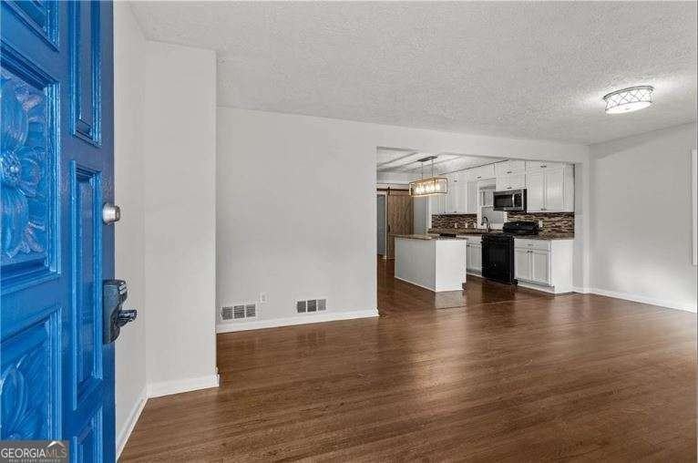 2634 Birch St Se - Photo 3 of 48