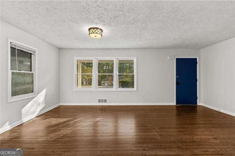 2634 Birch St Se - Photo 4 of 48