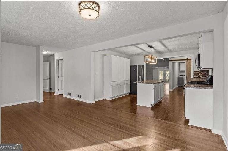 2634 Birch St Se - Photo 7 of 48