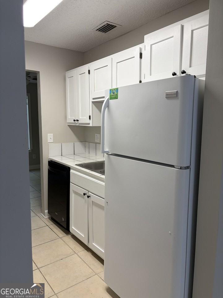 724 Morningside Ln - Photo 2 of 16