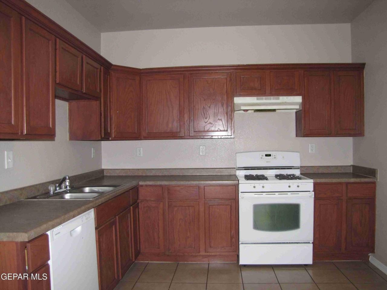 11975 Diana Candia Unit B - Photo 7 of 26