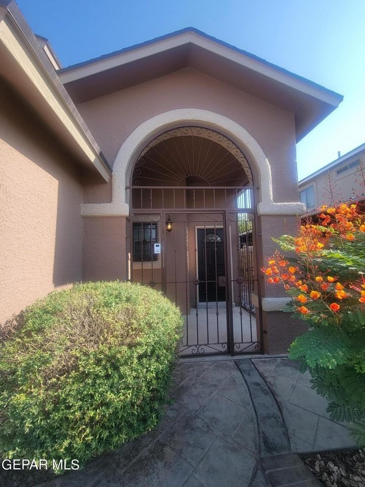 14267 Pacific Point Dr - Photo 7 of 50