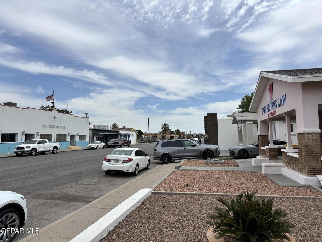 3004 E Yandell Dr - Photo 2 of 10