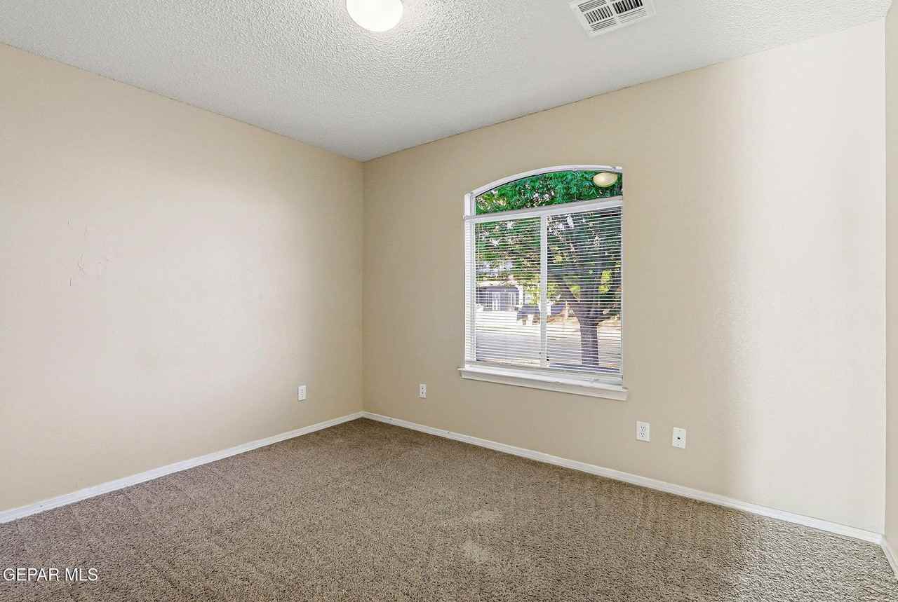 732 Desert Sage Dr - Photo 4 of 29