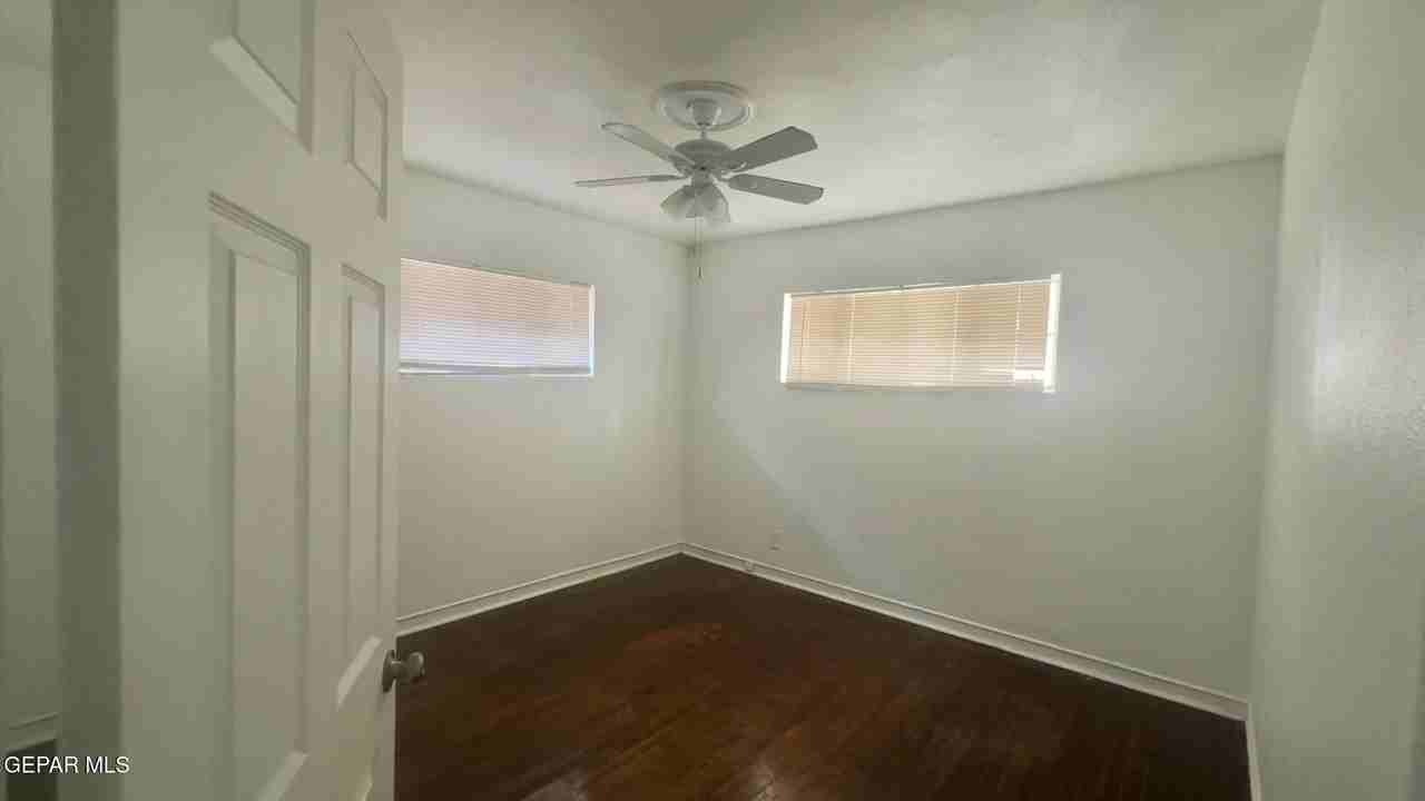 1707 N Stanton St #4 - Photo 3 of 6