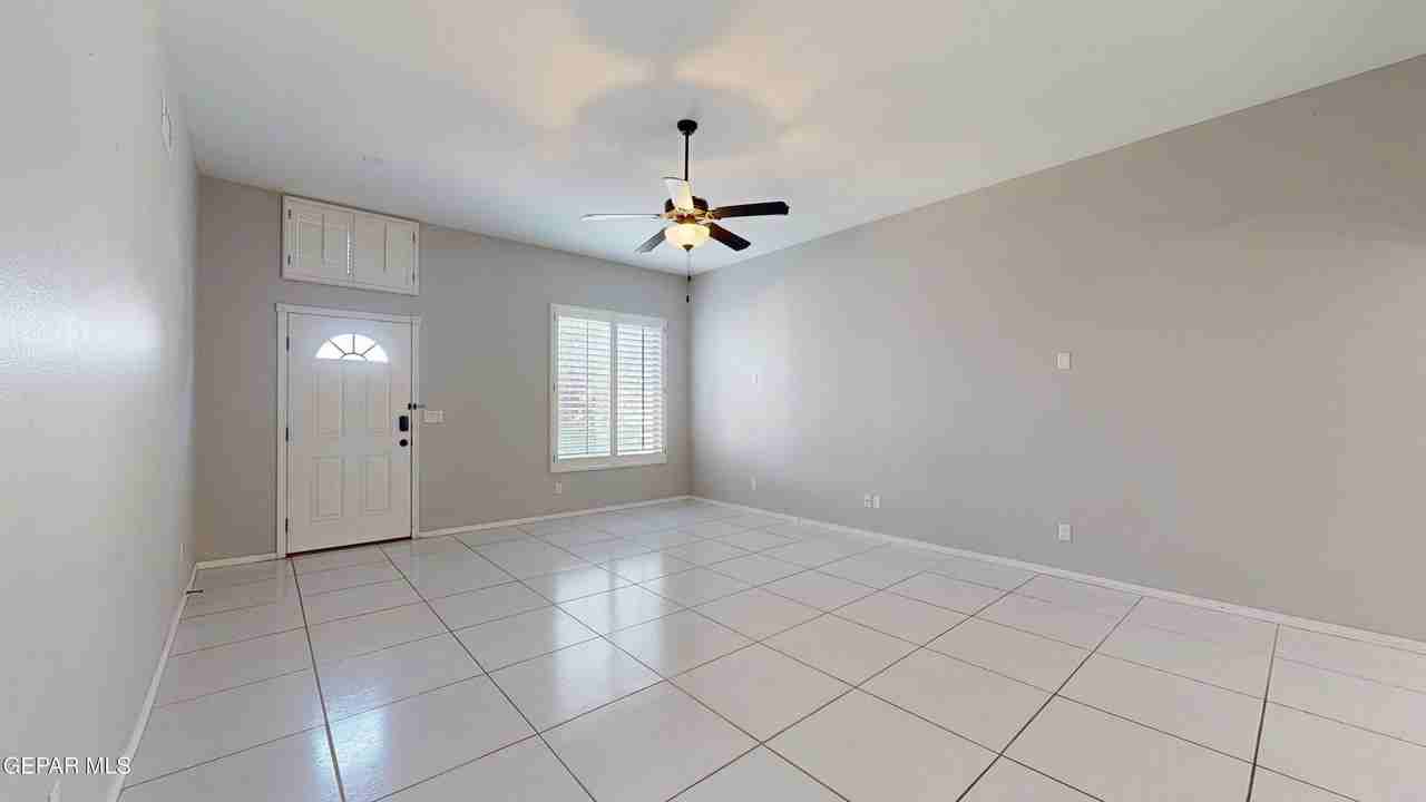 13648 Samlesbury Ave - Photo 5 of 41