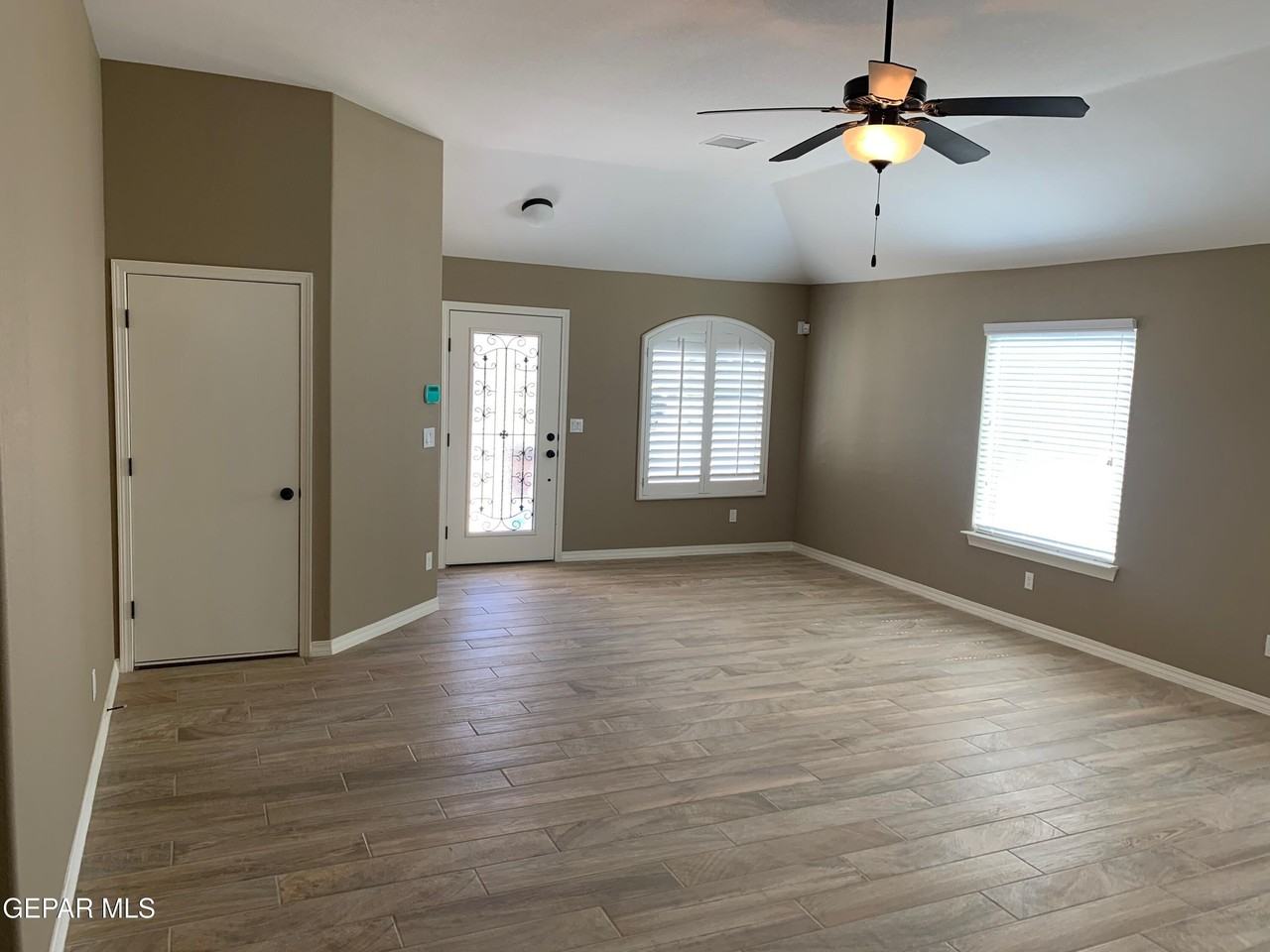 13668 Garforth Ave - Photo 3 of 14