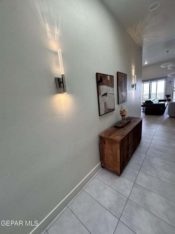 1801 Bridle Pl - Photo 3 of 28