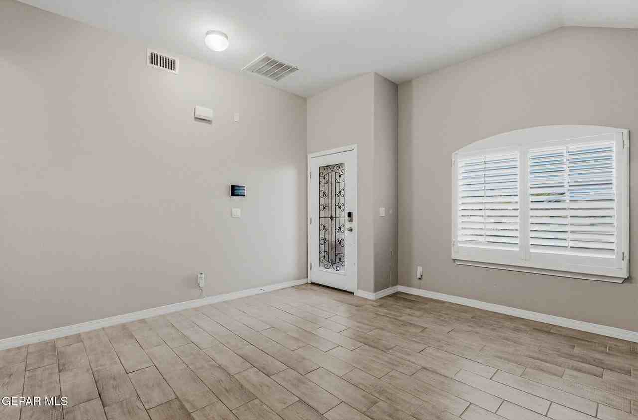 13912 Loreina Luz Ave - Photo 5 of 39