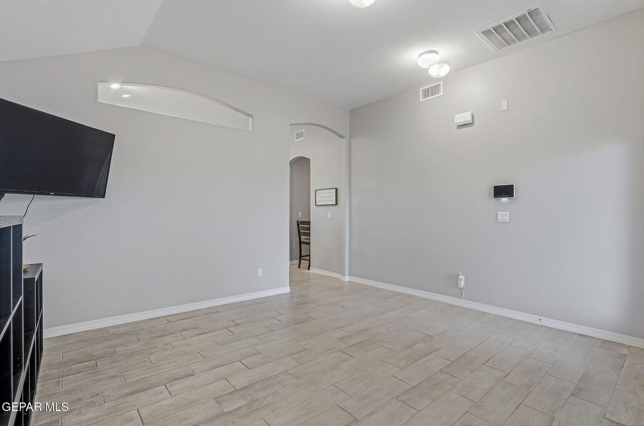 13912 Loreina Luz Ave - Photo 7 of 39