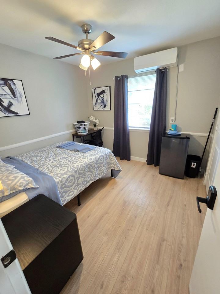 Dupont Dr - Photo 6 of 12