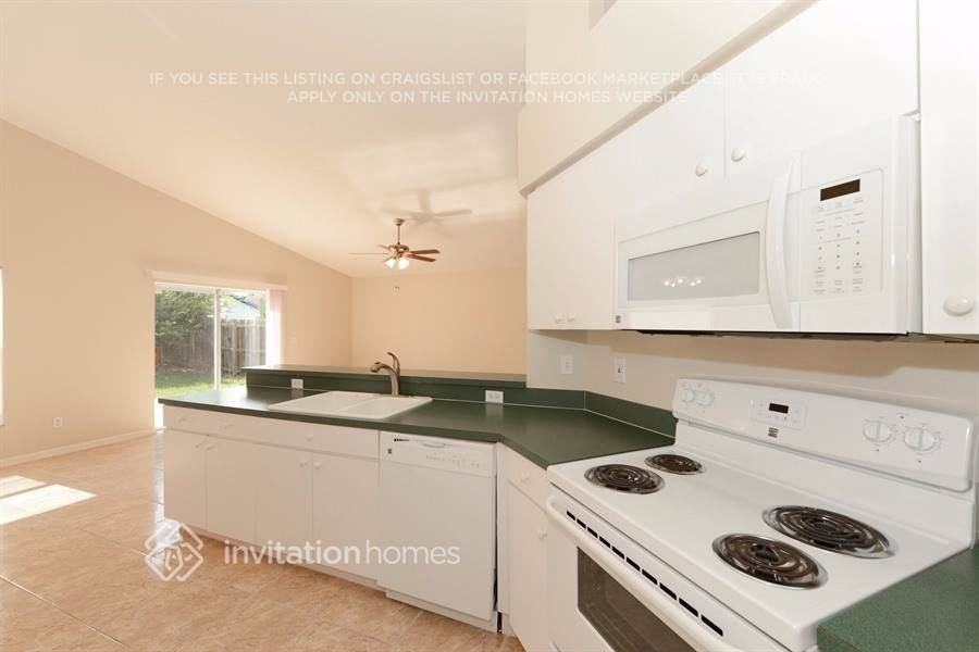 521 Greg St - Photo 4 of 11