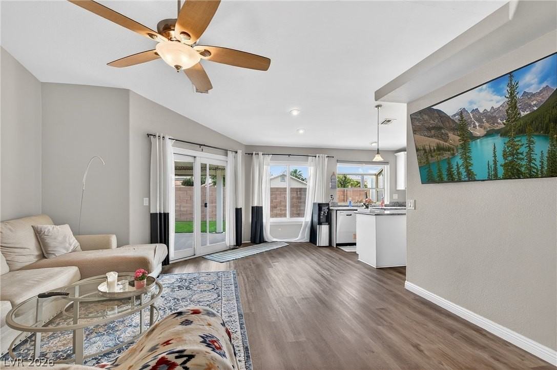 1056 Kennebunk Cir - Photo 5 of 37