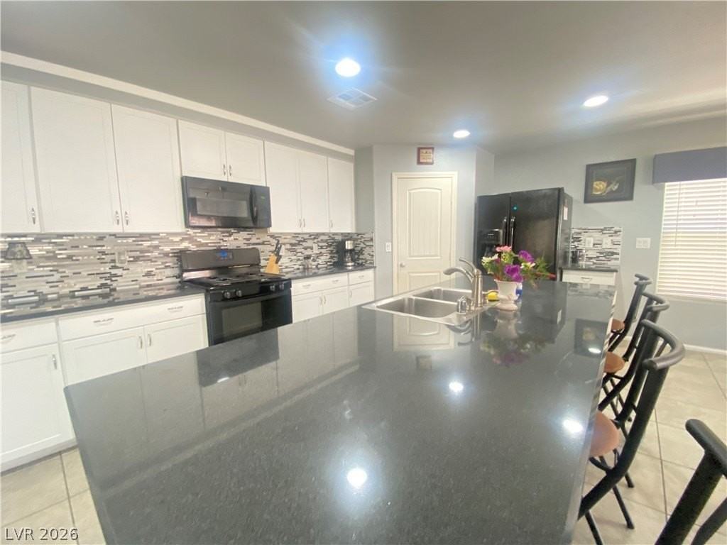 9833 Dryden Ct - Photo 5 of 32