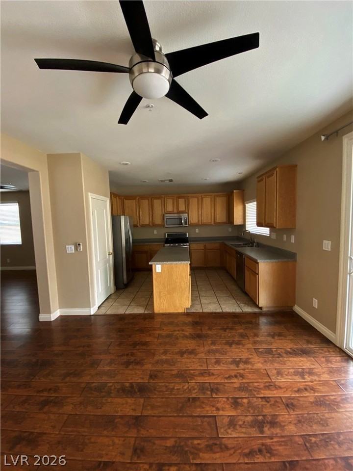 160 Calm Morning Ave - Photo 7 of 34