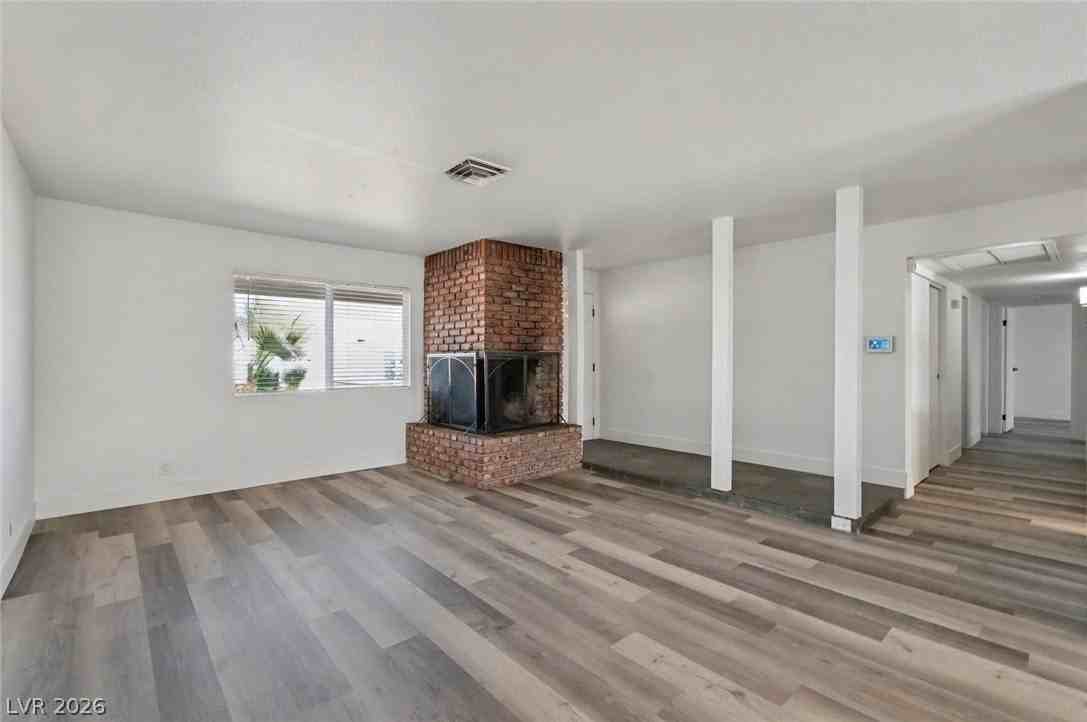 1319 Lindell Rd - Photo 3 of 13